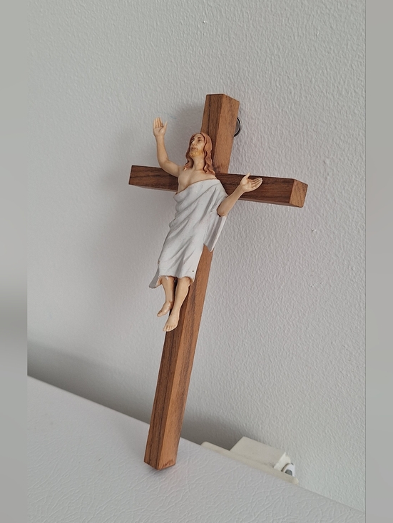 resurrected Jesus - Picture 2 of 13